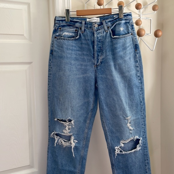 Aritzia Denim Forum - The BF High Rise Loose - Light Wash - L28 W29 - Picture 3 of 16